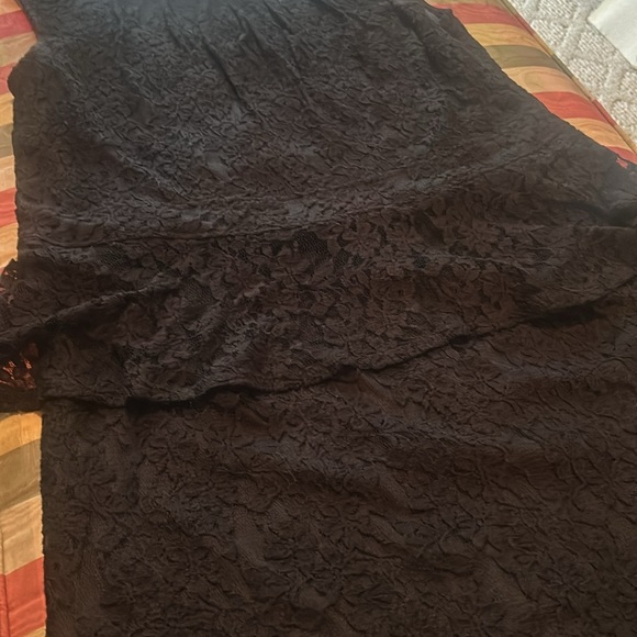 Elegant Black Lace Dress - Picture 3 of 5